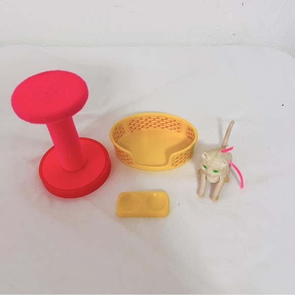 Vintage Mattel 1980’s Barbie Fluff Cat Kitten Lot Bowl,Kitty,Bed & Scratch Stand - Picture 1 of 5